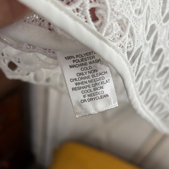 LOFT White Geometric Eyelet Top - Size Medium - Picture 4 of 9